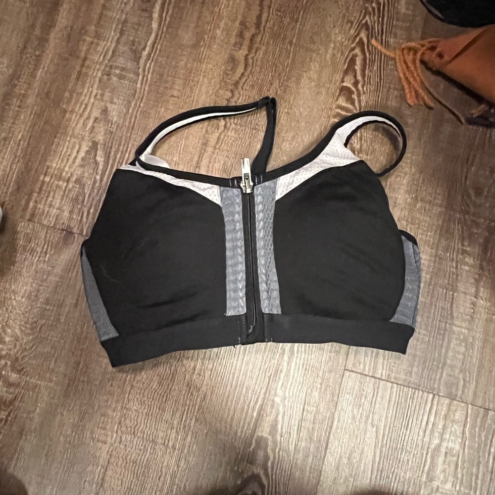 Clasp and zip sports bra